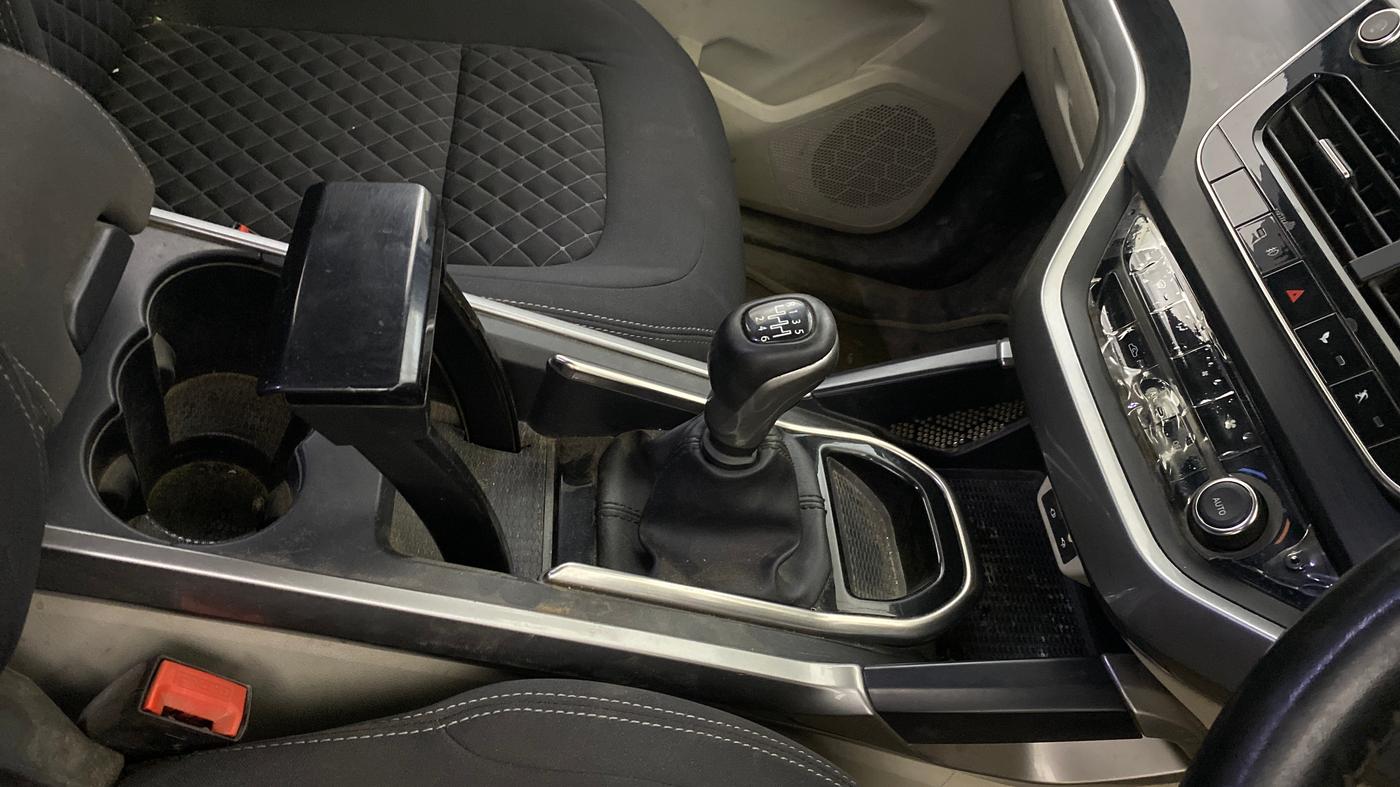2021 Tata Safari XT, Diesel, Manual, 1,05,375 km, Gear Lever