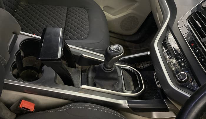 2021 Tata Safari XT, Diesel, Manual, 1,05,219 km, Gear Lever