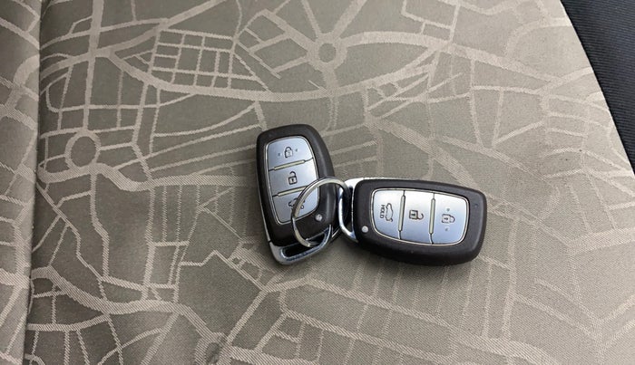 2015 Hyundai Grand i10 ASTA 1.1 CRDI, Diesel, Manual, 1,33,575 km, Key Close Up