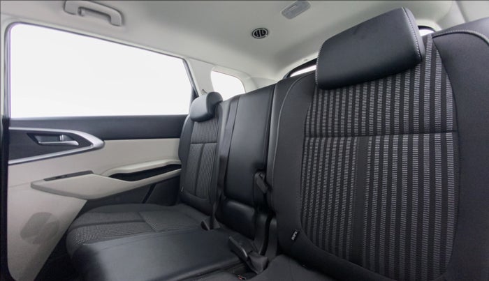 2022 KIA CARENS PRESTIGE 1.5G MT 7STR, Petrol, Manual, 4,162 km, Right Side Rear Door Cabin