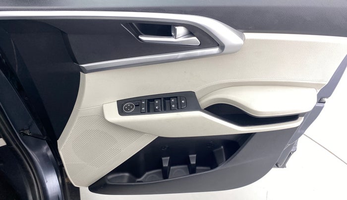 2022 KIA CARENS PRESTIGE 1.5G MT 7STR, Petrol, Manual, 4,162 km, Driver Side Door Panels Control