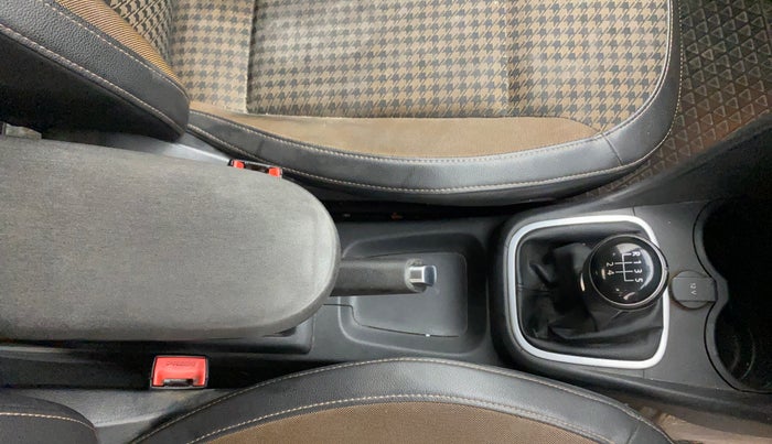 2017 Volkswagen Polo HIGHLINE PLUS 1.2(16 ALLOY, Petrol, Manual, 1,04,272 km, Gear Lever