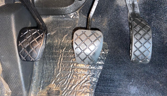 2017 Volkswagen Polo HIGHLINE PLUS 1.2(16 ALLOY, Petrol, Manual, 1,04,272 km, Pedals