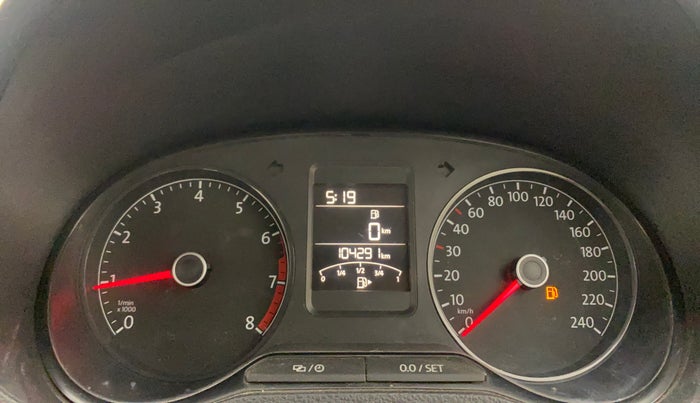 2017 Volkswagen Polo HIGHLINE PLUS 1.2(16 ALLOY, Petrol, Manual, 1,04,272 km, Odometer Image