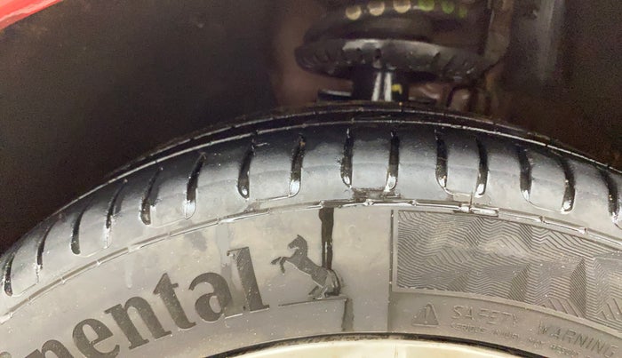 2017 Volkswagen Polo HIGHLINE PLUS 1.2(16 ALLOY, Petrol, Manual, 1,04,272 km, Left Front Tyre Tread