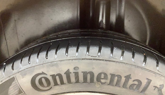 2017 Volkswagen Polo HIGHLINE PLUS 1.2(16 ALLOY, Petrol, Manual, 1,04,272 km, Left Rear Tyre Tread