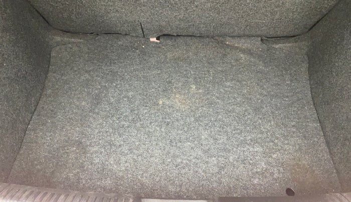 2017 Volkswagen Polo HIGHLINE PLUS 1.2(16 ALLOY, Petrol, Manual, 1,04,272 km, Boot Inside