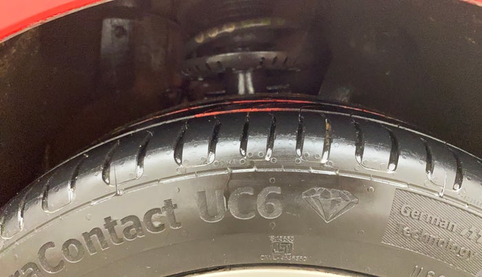 2017 Volkswagen Polo HIGHLINE PLUS 1.2(16 ALLOY, Petrol, Manual, 1,04,272 km, Right Front Tyre Tread