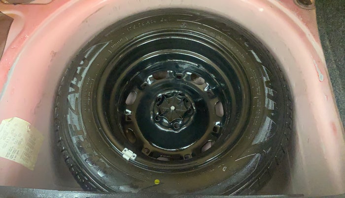 2017 Volkswagen Polo HIGHLINE PLUS 1.2(16 ALLOY, Petrol, Manual, 1,04,272 km, Spare Tyre