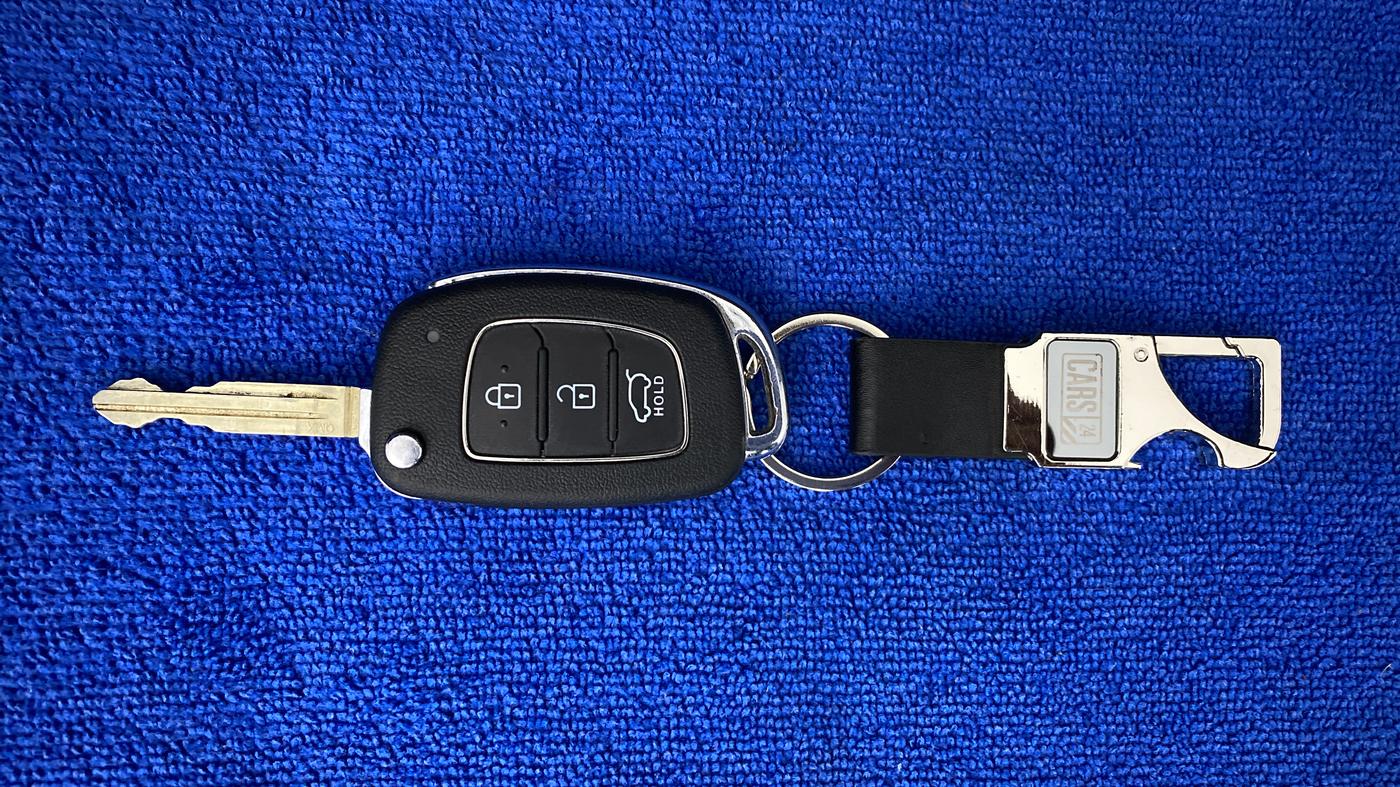 2020 Hyundai VENUE S MT 1.2 KAPPA, Petrol, Manual, 1,862 km, Key Close Up