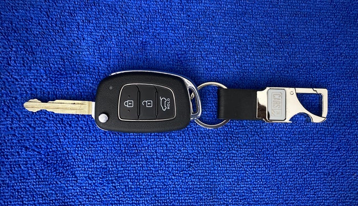 2020 Hyundai VENUE S MT 1.2 KAPPA, Petrol, Manual, 1,862 km, Key Close Up