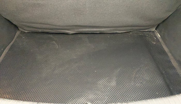 2015 Hyundai Grand i10 ASTA 1.2 KAPPA VTVT, Petrol, Manual, 93,383 km, Boot Inside