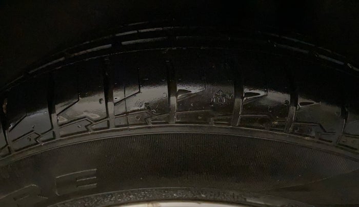 2019 Maruti Ciaz DELTA 1.5 SHVS MT PETROL, Petrol, Manual, 79,879 km, Left Rear Tyre Tread