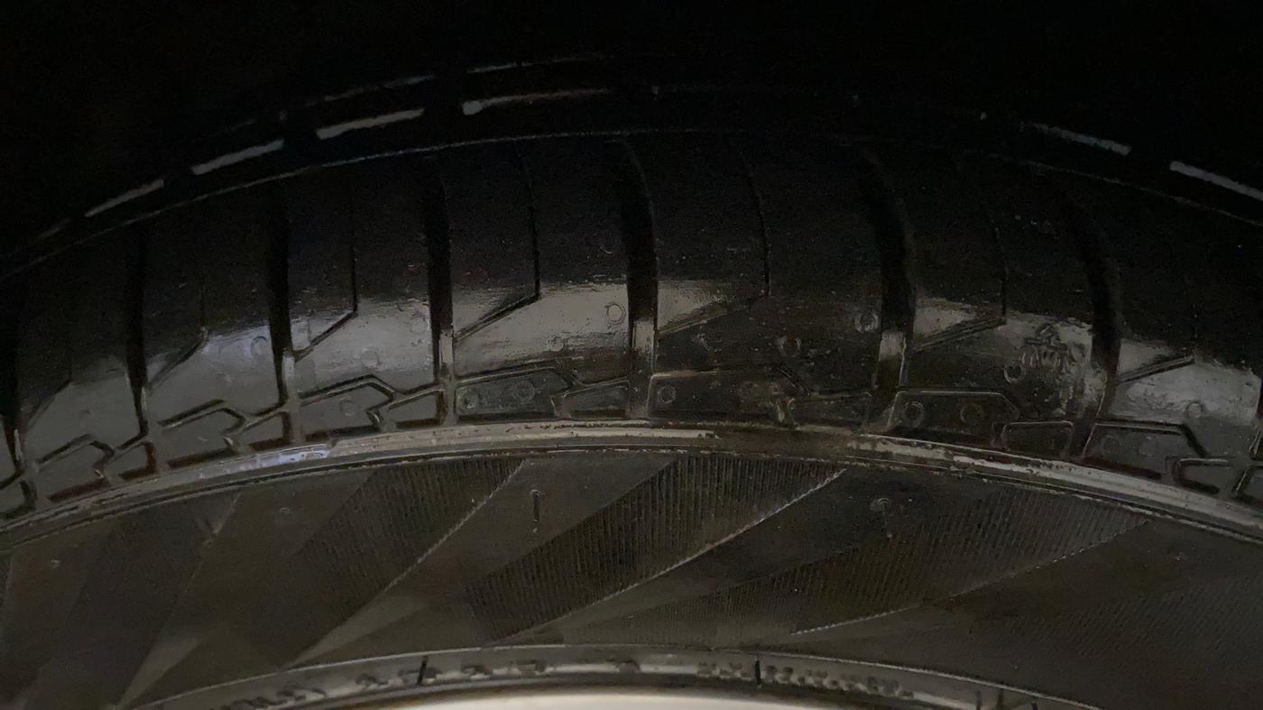 2019 Maruti Ciaz DELTA 1.5 SHVS MT PETROL, Petrol, Manual, 79,879 km, Left Front Tyre Tread
