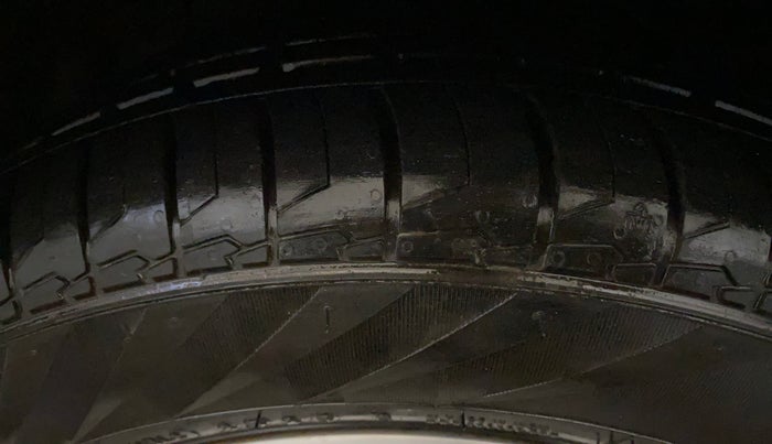 2019 Maruti Ciaz DELTA 1.5 SHVS MT PETROL, Petrol, Manual, 79,879 km, Left Front Tyre Tread