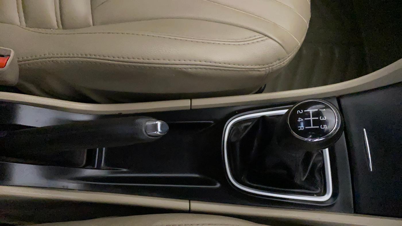 2019 Maruti Ciaz DELTA 1.5 SHVS MT PETROL, Petrol, Manual, 79,879 km, Gear Lever