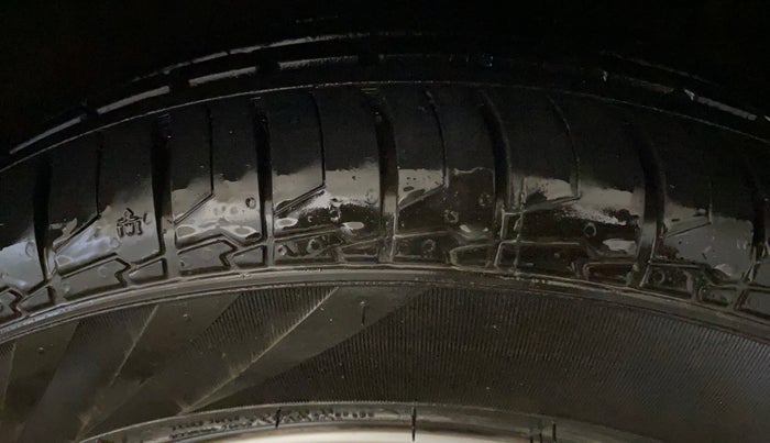 2019 Maruti Ciaz DELTA 1.5 SHVS MT PETROL, Petrol, Manual, 79,879 km, Right Front Tyre Tread