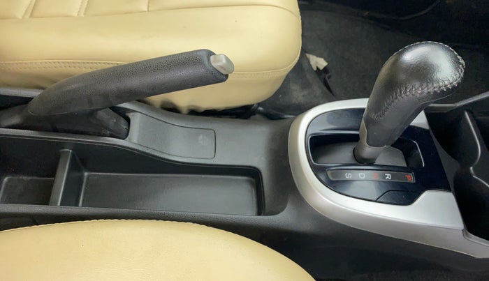 2017 Honda Jazz 1.2 V AT, Petrol, Automatic, 27,449 km, Gear Lever