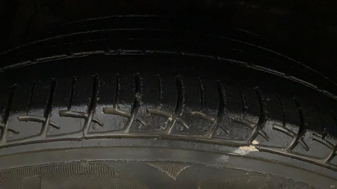 2019 Maruti Ciaz DELTA 1.5 SHVS MT PETROL, Petrol, Manual, 52,183 km, Left Front Tyre Tread