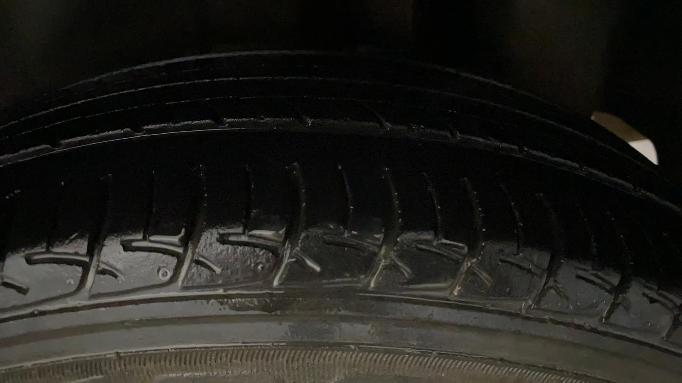 2019 Maruti Ciaz DELTA 1.5 SHVS MT PETROL, Petrol, Manual, 52,183 km, Left Rear Tyre Tread