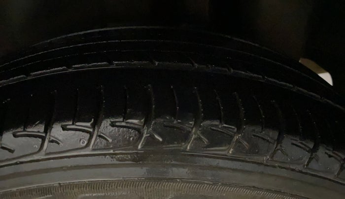 2019 Maruti Ciaz DELTA 1.5 SHVS MT PETROL, Petrol, Manual, 52,183 km, Left Rear Tyre Tread