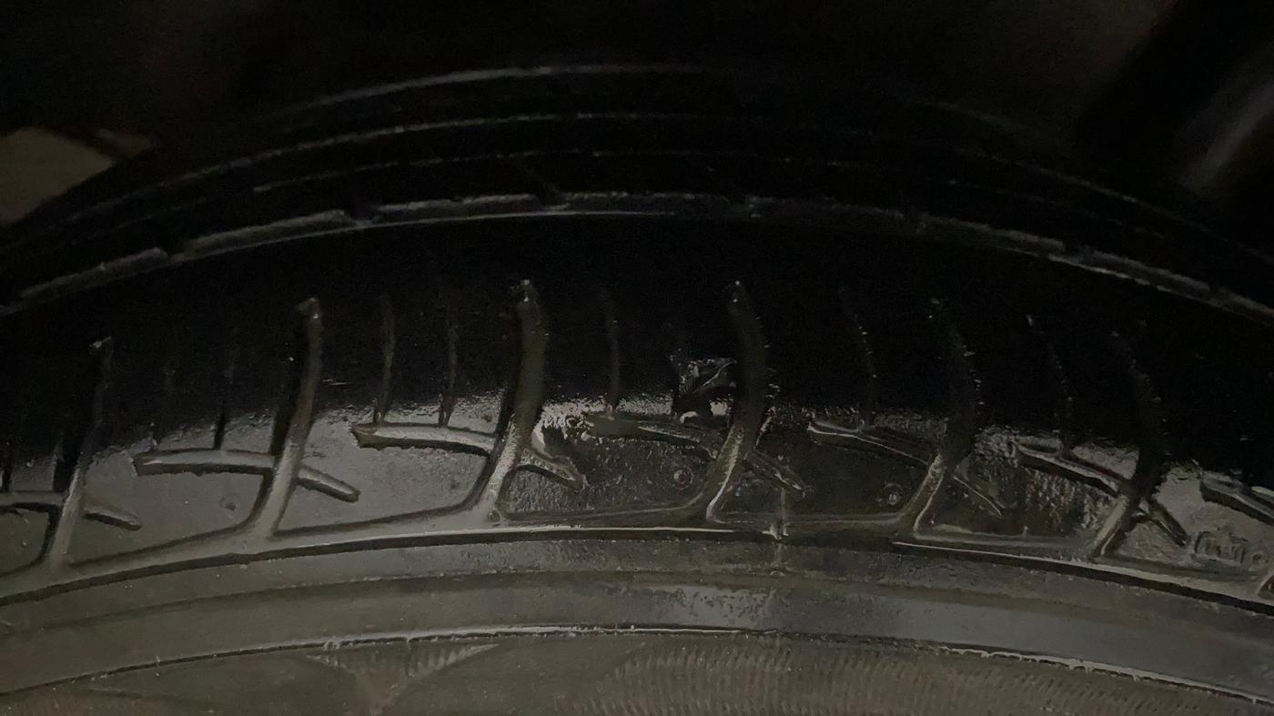 2019 Maruti Ciaz DELTA 1.5 SHVS MT PETROL, Petrol, Manual, 52,183 km, Right Rear Tyre Tread