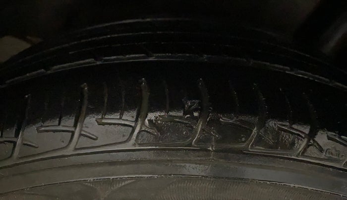 2019 Maruti Ciaz DELTA 1.5 SHVS MT PETROL, Petrol, Manual, 52,183 km, Right Rear Tyre Tread