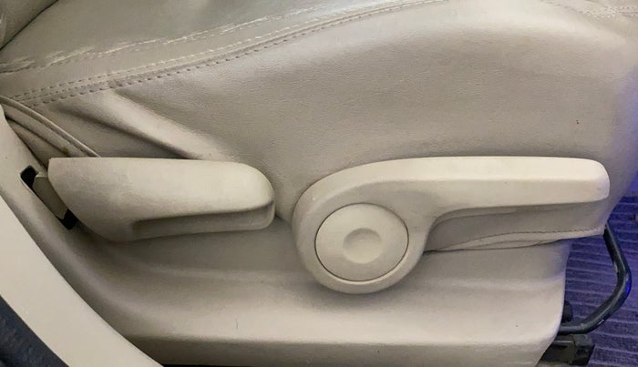 2019 Maruti Ciaz DELTA 1.5 SHVS MT PETROL, Petrol, Manual, 52,183 km, Driver Side Adjustment Panel