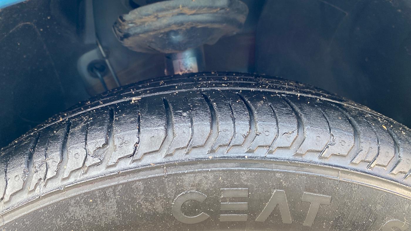 2022 Skoda SLAVIA STYLE 1.0L TSI AT, Petrol, Automatic, 40,509 km, Right Front Tyre Tread