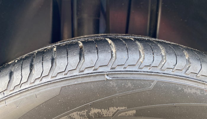 2022 Skoda SLAVIA STYLE 1.0L TSI AT, Petrol, Automatic, 40,559 km, Right Rear Tyre Tread