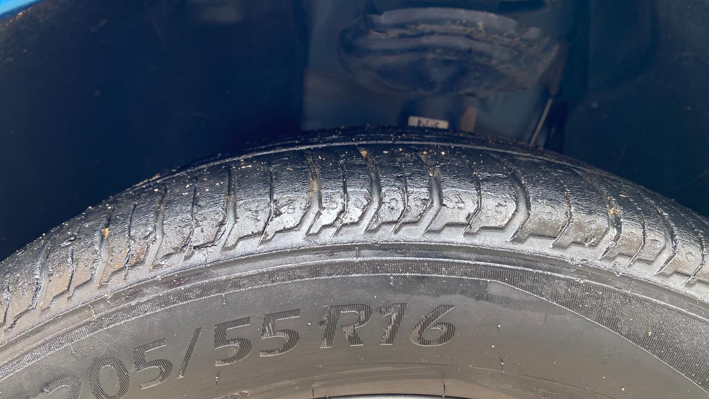 2022 Skoda SLAVIA STYLE 1.0L TSI AT, Petrol, Automatic, 40,509 km, Left Front Tyre Tread