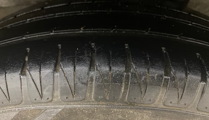 2018 Honda City 1.5L I-VTEC V MT, Petrol, Manual, 1,23,212 km, Left Rear Tyre Tread