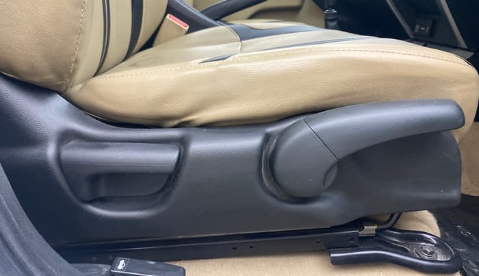 2018 Honda City 1.5L I-VTEC V MT, Petrol, Manual, 1,23,212 km, Driver Side Adjustment Panel