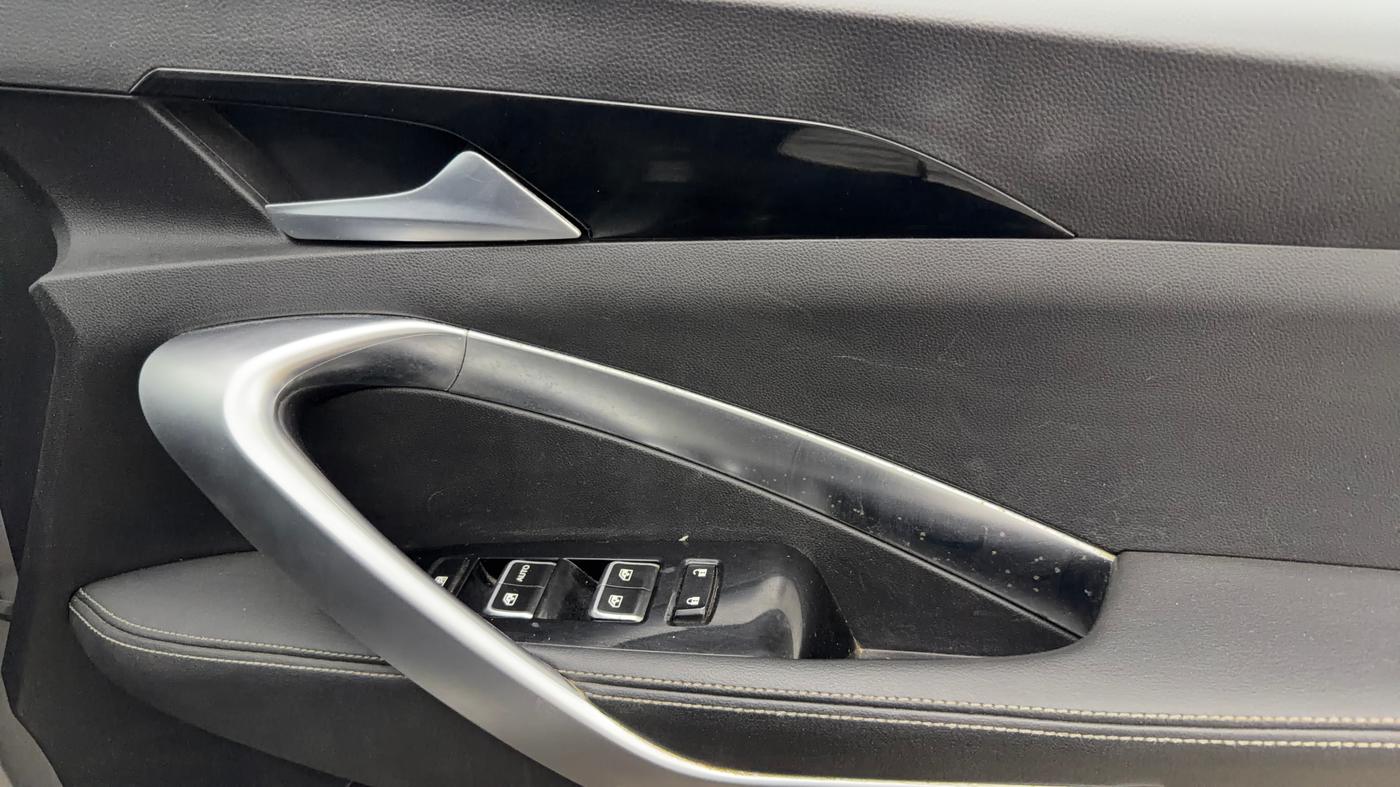 2019 MG HECTOR SHARP 1.5 DCT PETROL, Petrol, Automatic, 1,01,720 km, Driver Side Door Panels Control