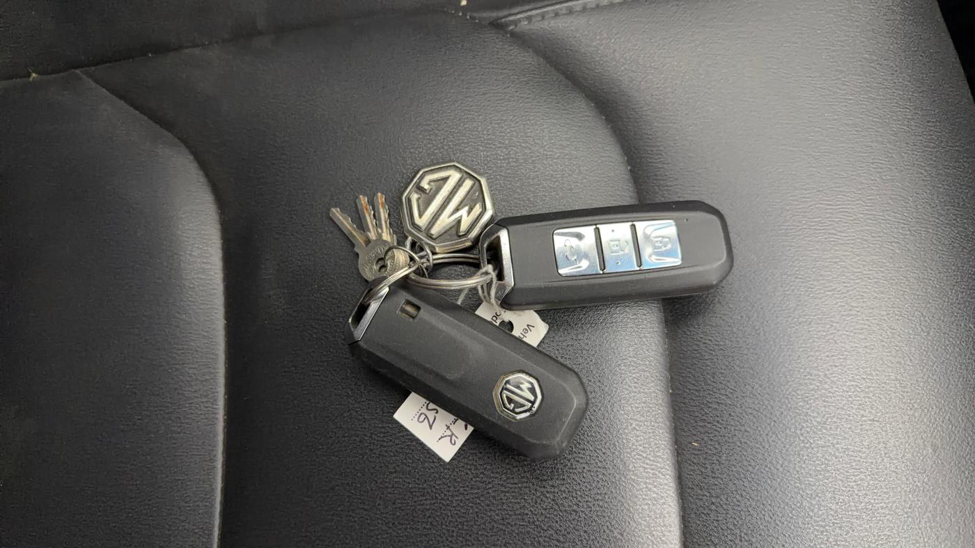 2019 MG HECTOR SHARP 1.5 DCT PETROL, Petrol, Automatic, 1,01,720 km, Key Close Up