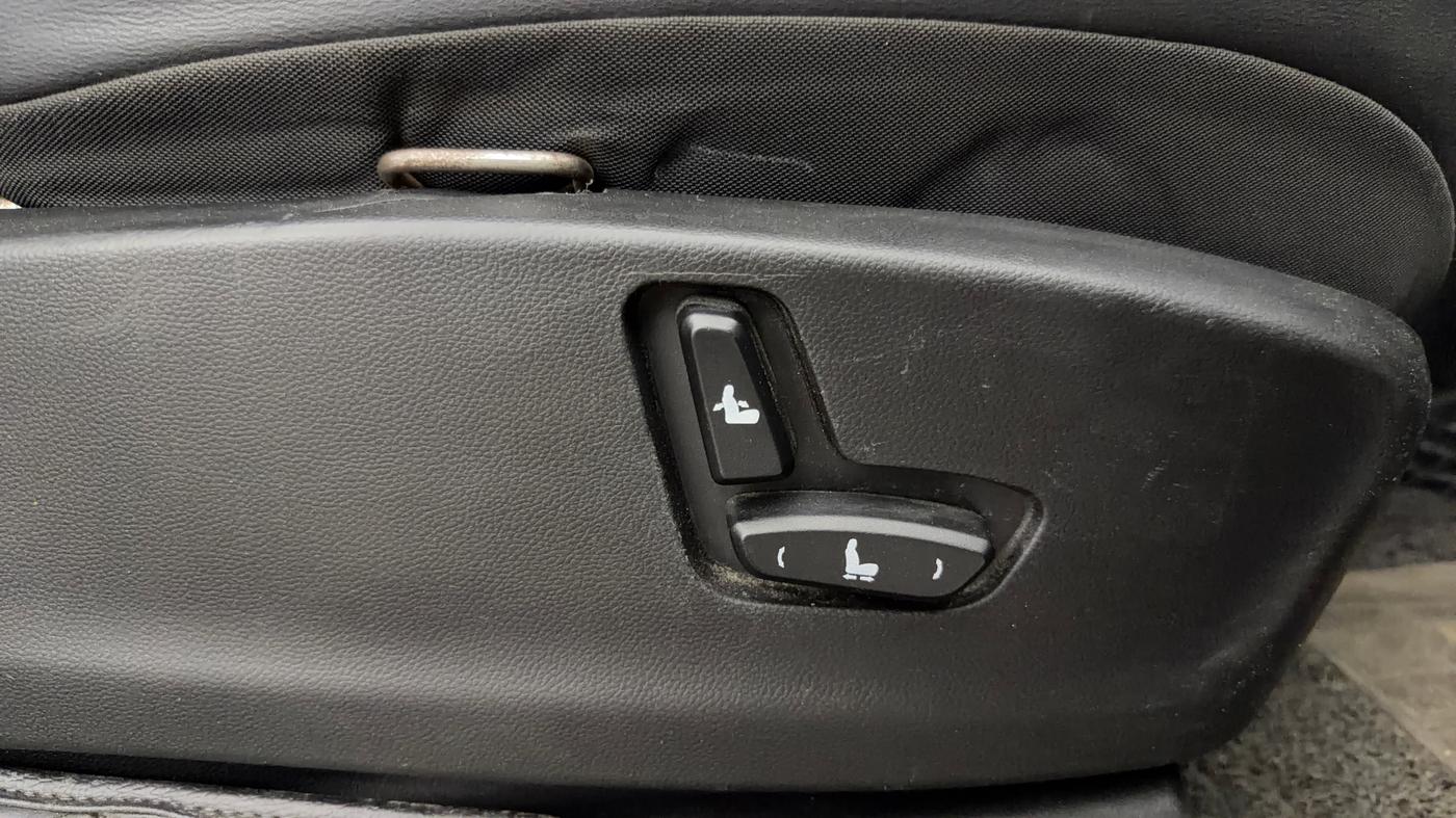 2019 MG HECTOR SHARP 1.5 DCT PETROL, Petrol, Automatic, 1,01,720 km, Driver Side Adjustment Panel