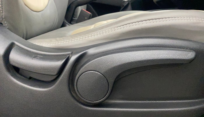 2019 Hyundai Creta SX 1.6 PETROL, Petrol, Manual, 1,10,684 km, Driver Side Adjustment Panel