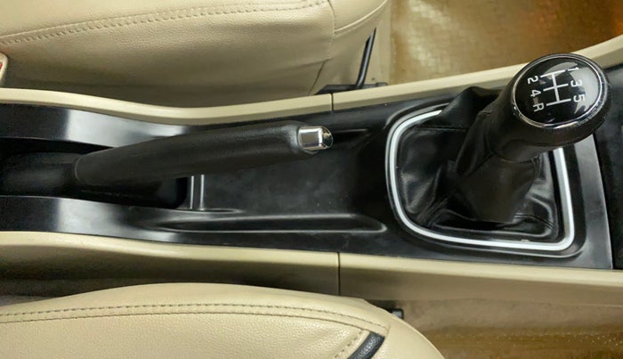 2015 Maruti Ciaz ZXI, Petrol, Manual, 57,489 km, Gear Lever