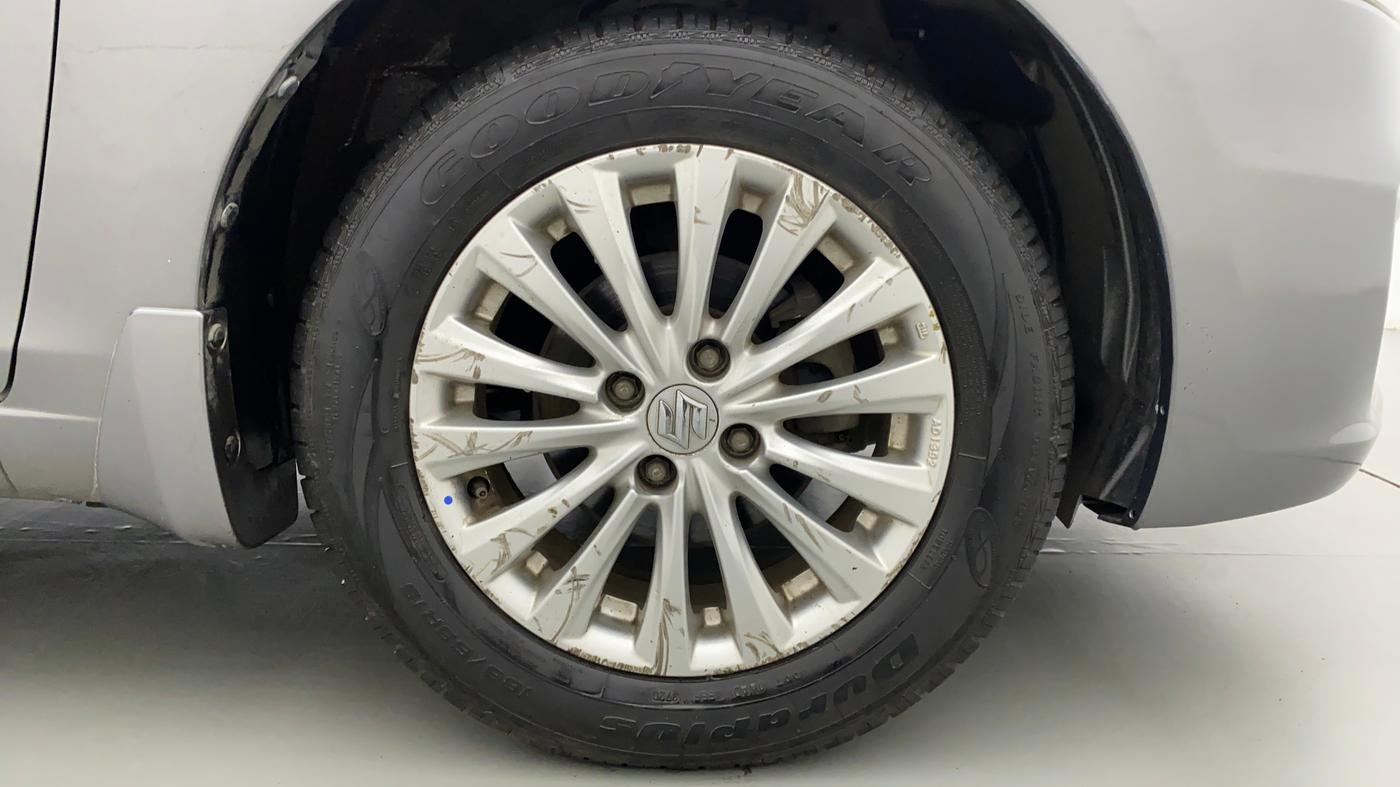 2015 Maruti Ciaz ZXI, Petrol, Manual, 57,489 km, Right Front Wheel