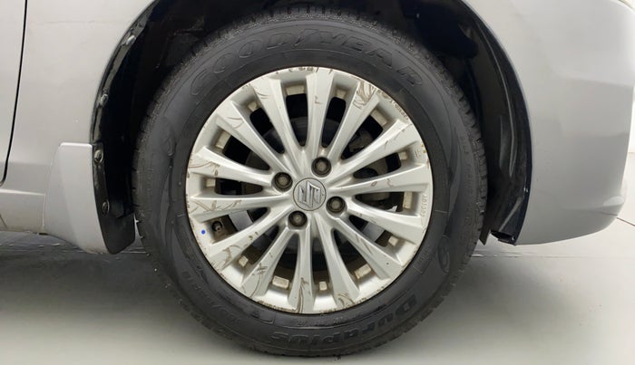 2015 Maruti Ciaz ZXI, Petrol, Manual, 57,489 km, Right Front Wheel