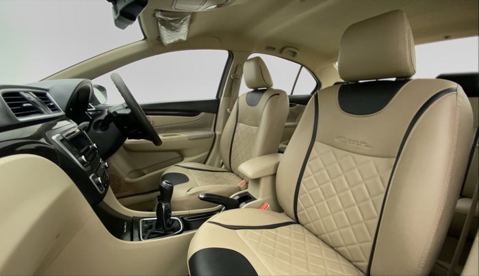 2015 Maruti Ciaz ZXI, Petrol, Manual, 57,489 km, Right Side Front Door Cabin