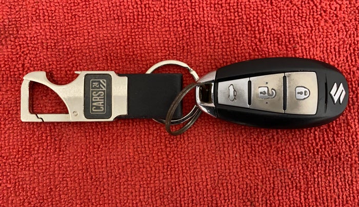 2015 Maruti Ciaz ZXI, Petrol, Manual, 57,489 km, Key Close Up