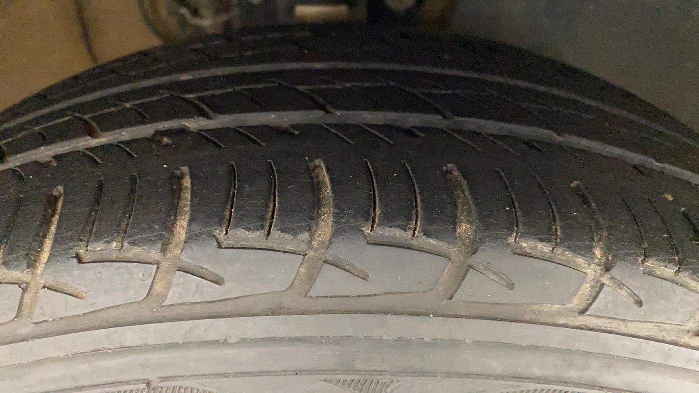 2021 Skoda Rapid AMBITION AT TSI, Petrol, Automatic, 29,517 km, Right Front Tyre Tread