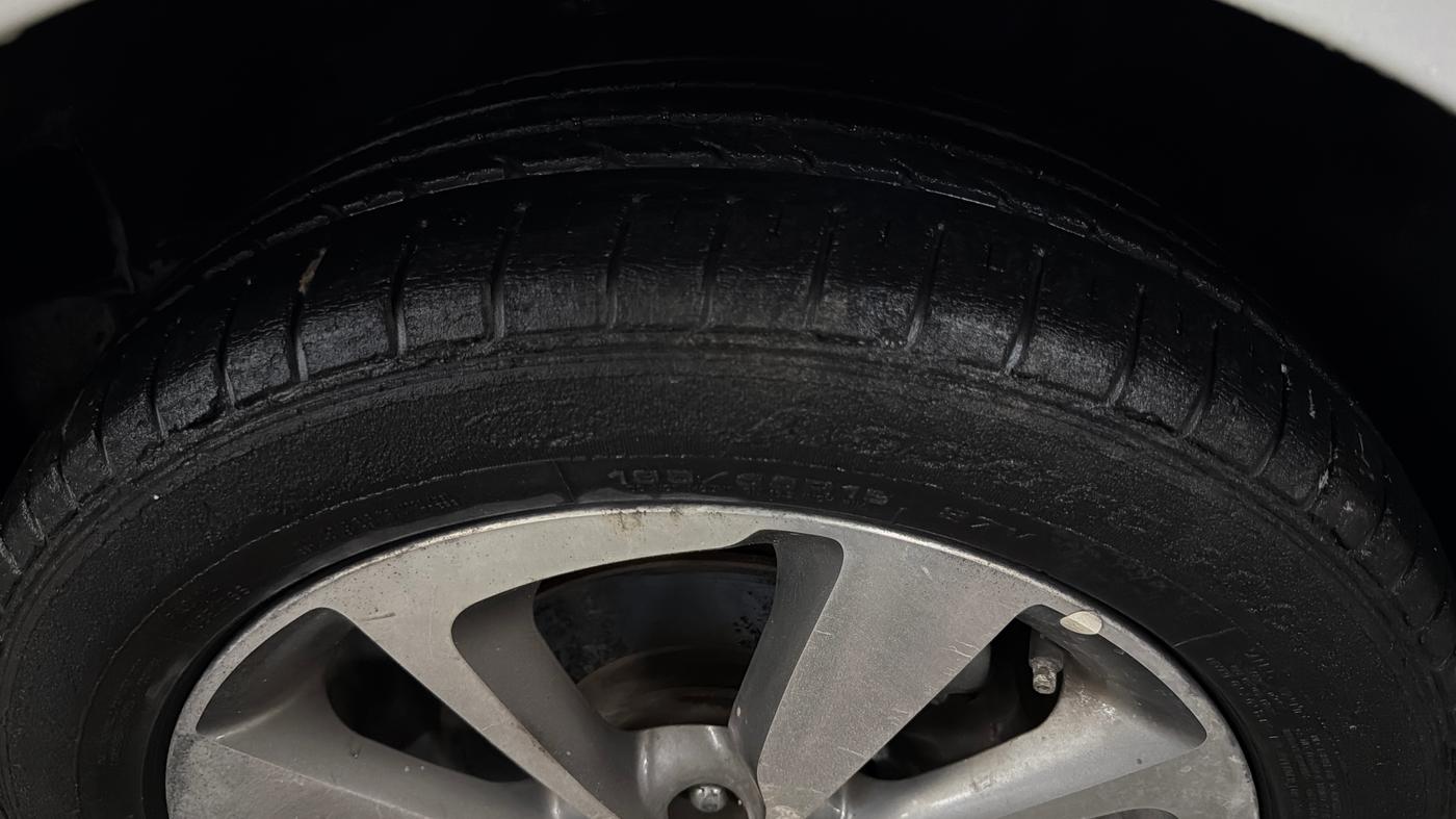 2014 Hyundai Elite i20 SPORTZ 1.2 (O), Petrol, Manual, 30,507 km, Right Front Tyre Tread