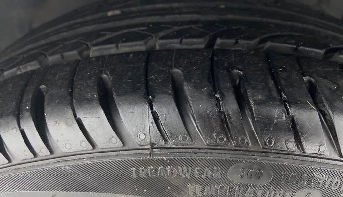 2016 Ford New Figo 1.2 TREND, Petrol, Manual, 29,573 km, Right Front Tyre Tread