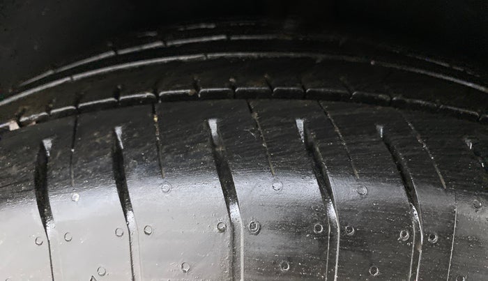 2015 Ford Ecosport 1.5 TITANIUM TI VCT AT, CNG, Automatic, 24,214 km, Left Rear Tyre Tread