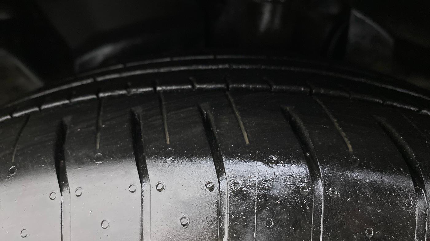 2015 Ford Ecosport 1.5 TITANIUM TI VCT AT, CNG, Automatic, 24,214 km, Left Front Tyre Tread