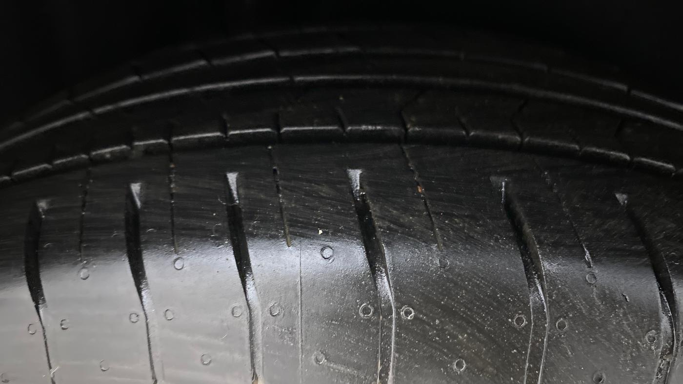 2015 Ford Ecosport 1.5 TITANIUM TI VCT AT, CNG, Automatic, 24,214 km, Right Rear Tyre Tread