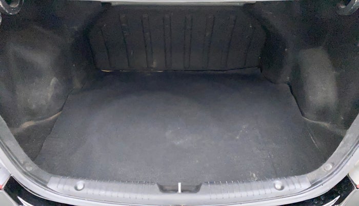 2012 Hyundai Verna FLUIDIC 1.6 VTVT SX, Petrol, Manual, 72,454 km, Boot Inside