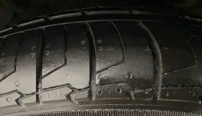 2012 Hyundai Verna FLUIDIC 1.6 VTVT SX, Petrol, Manual, 72,454 km, Left Front Tyre Tread